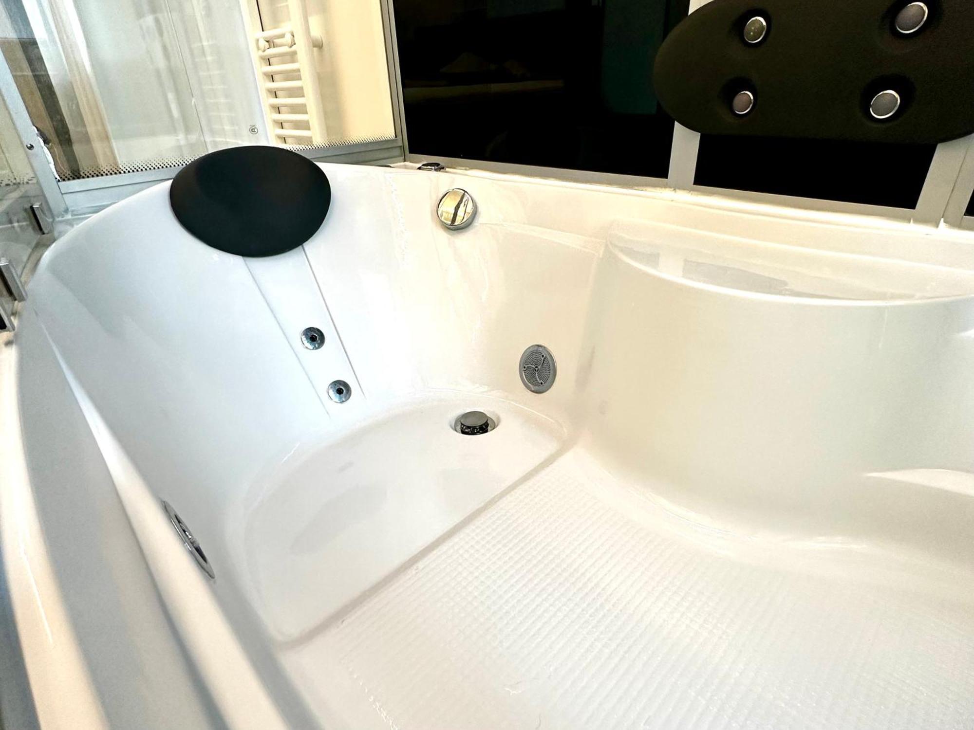 Beefree Whirlpoolsuite34-Free Parking & Fast Internet Passavia Esterno foto